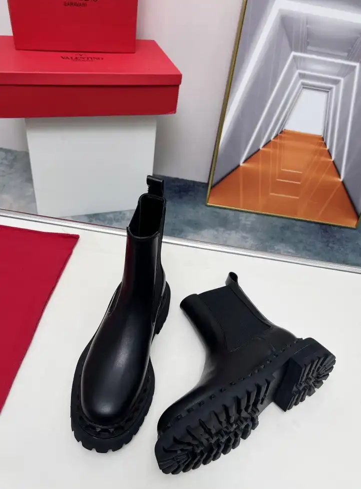 hype Valentino Boots