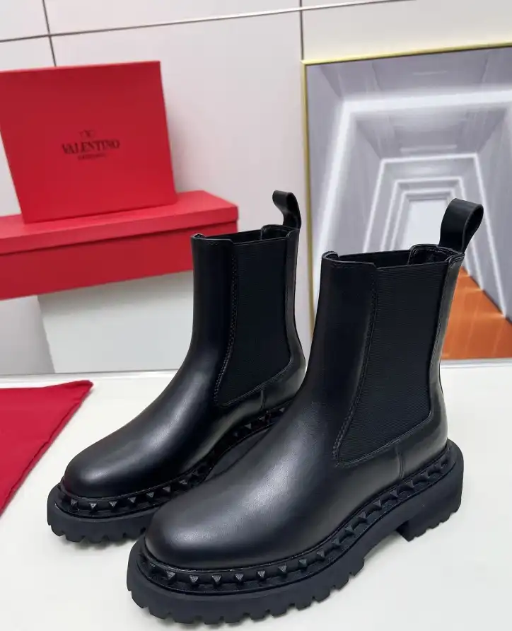 hype Valentino Boots