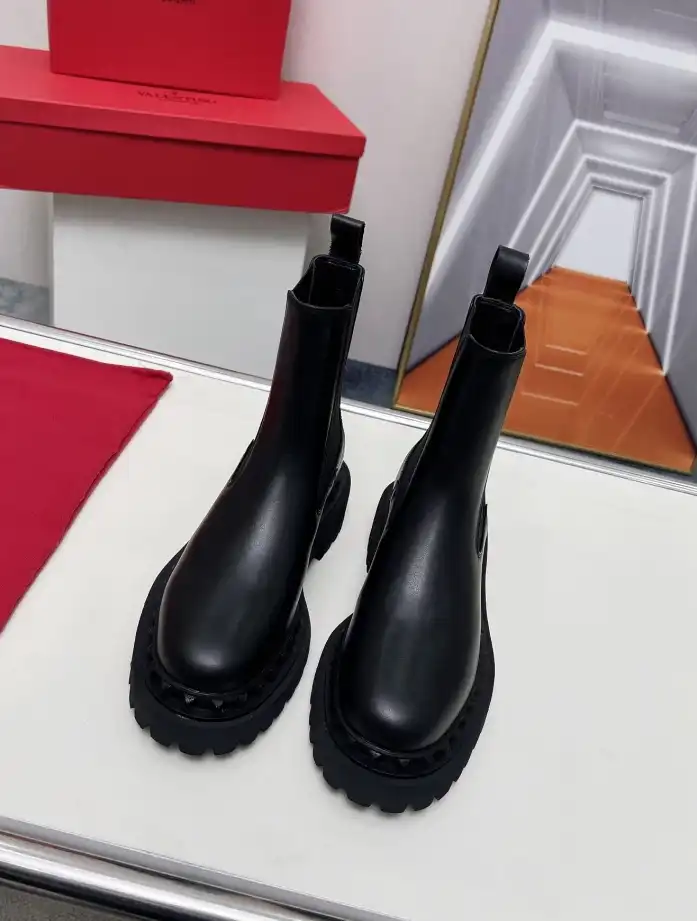 hype Valentino Boots