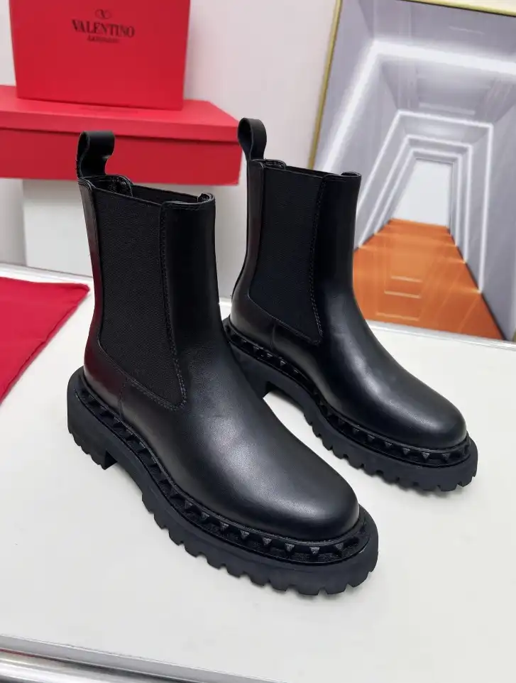 hype Valentino Boots