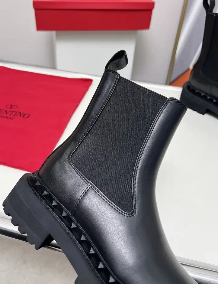 hype Valentino Boots