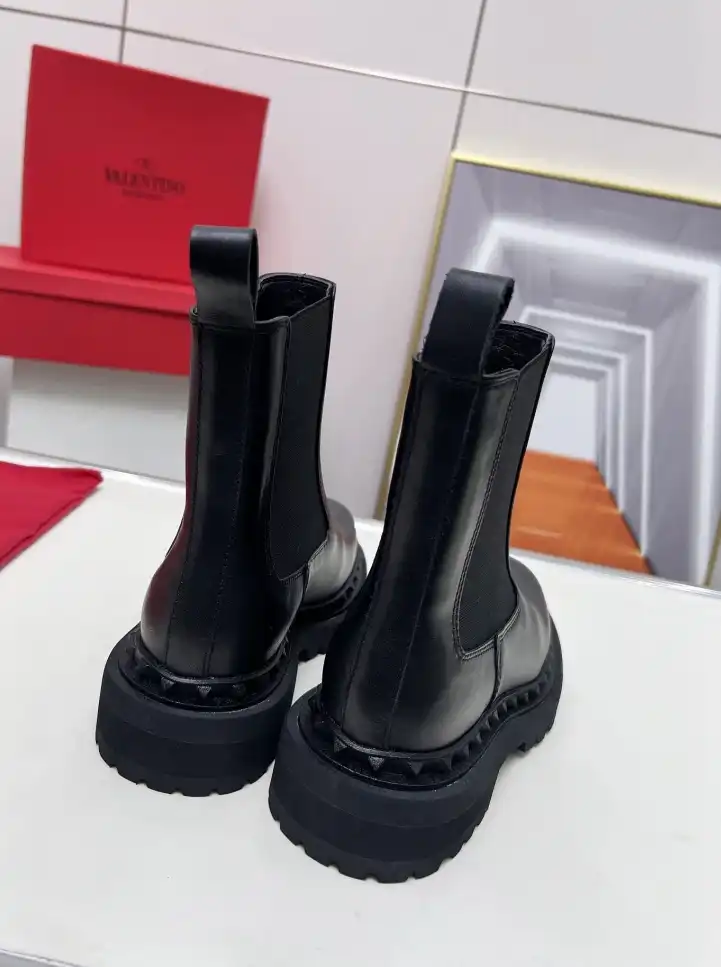 hype Valentino Boots