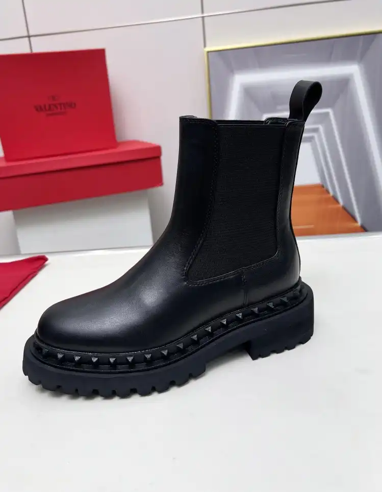 hype Valentino Boots