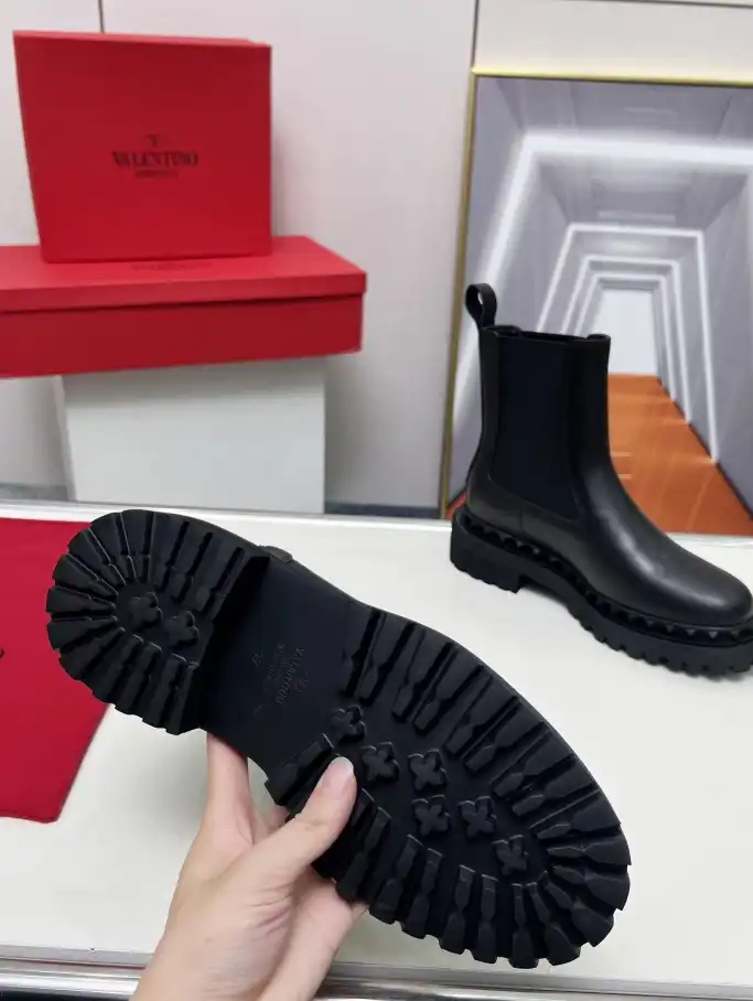 hype Valentino Boots