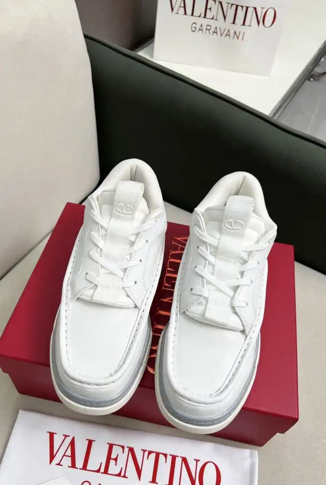 hype Valentino Sneakers