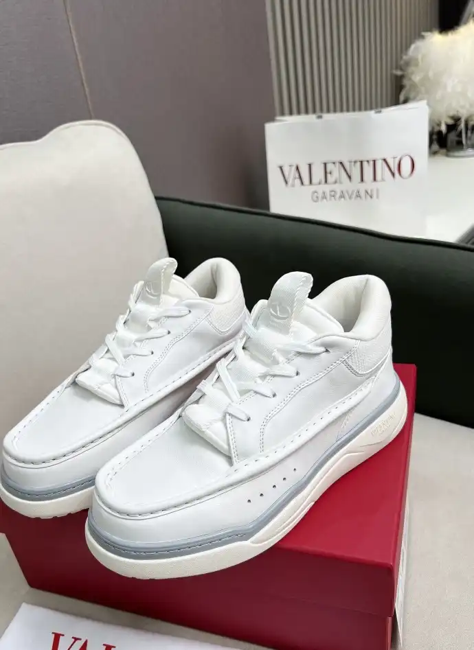 hype Valentino Sneakers