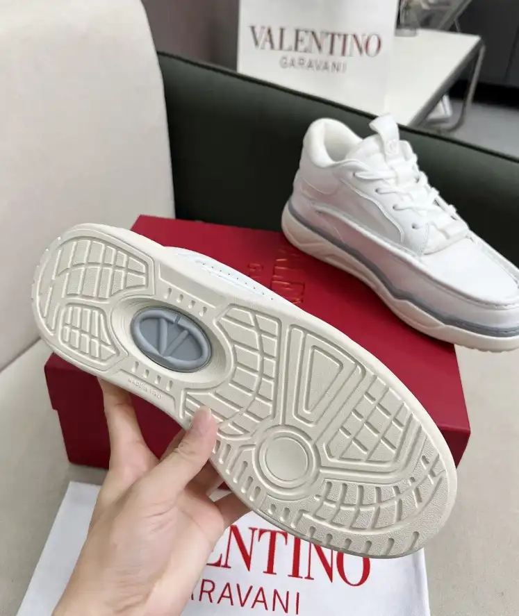 hype Valentino Sneakers