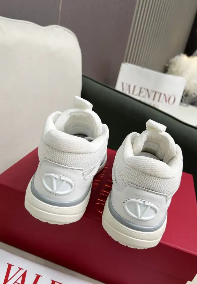 hype Valentino Sneakers