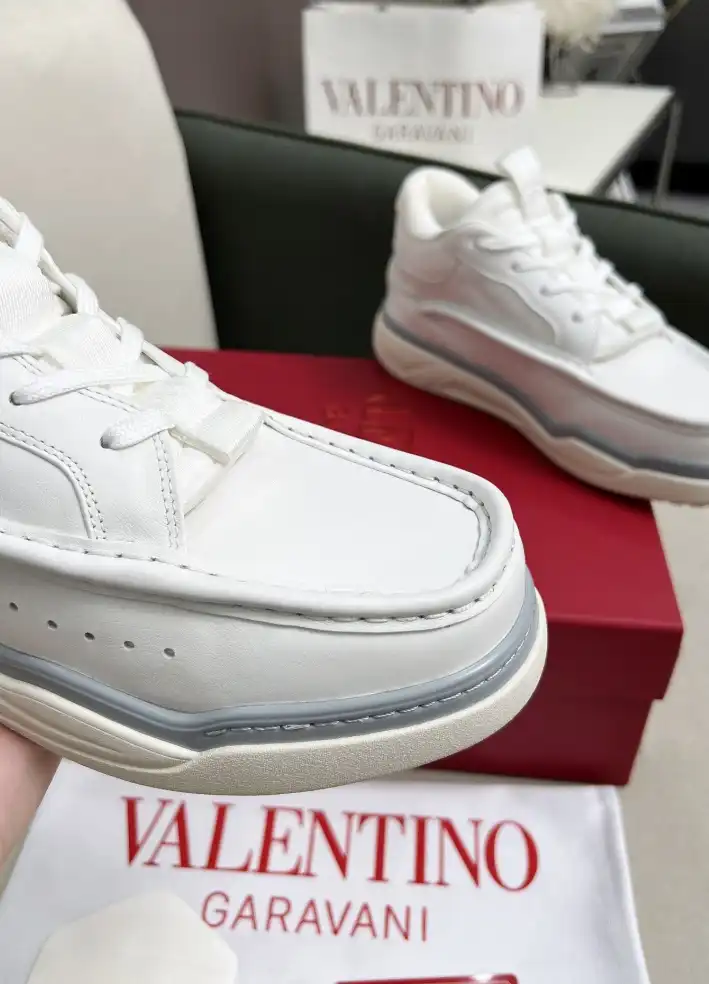 hype Valentino Sneakers