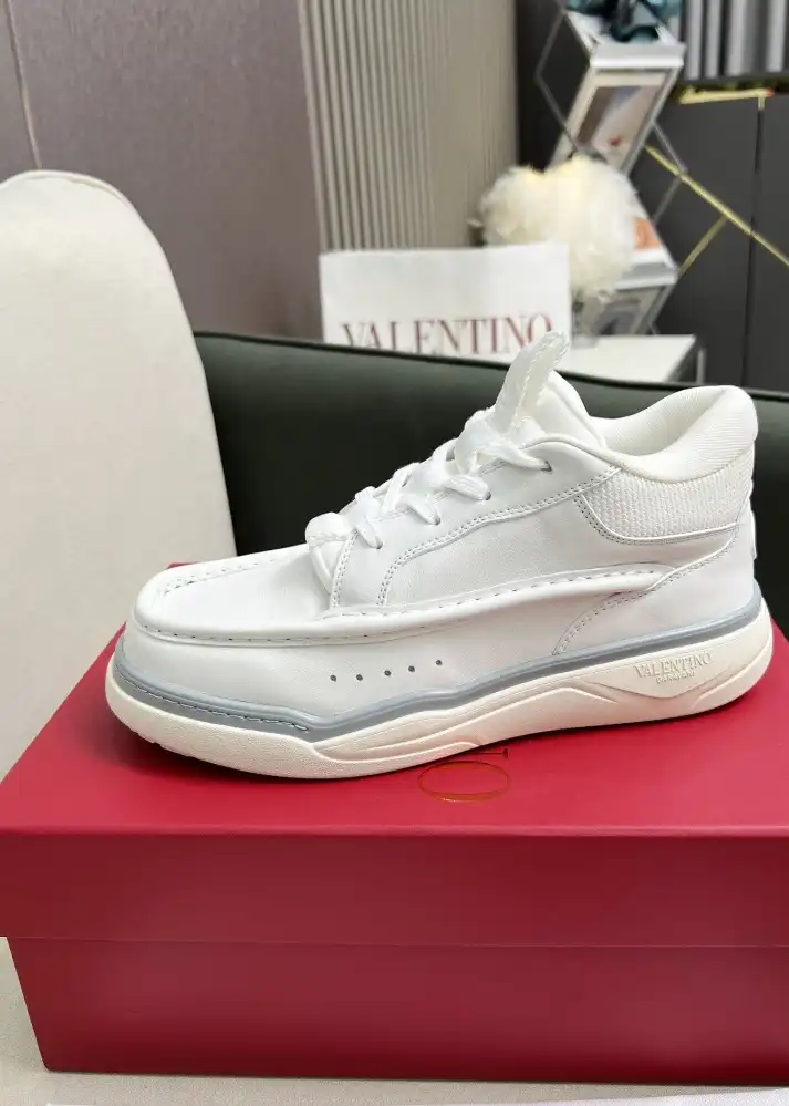 hype Valentino Sneakers