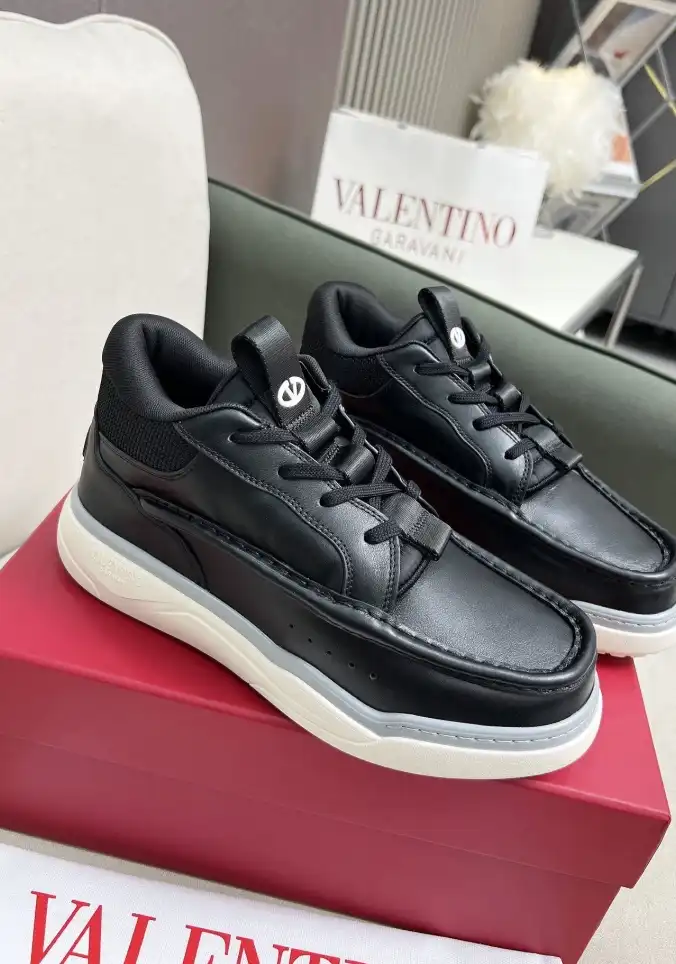 hype Valentino Sneakers