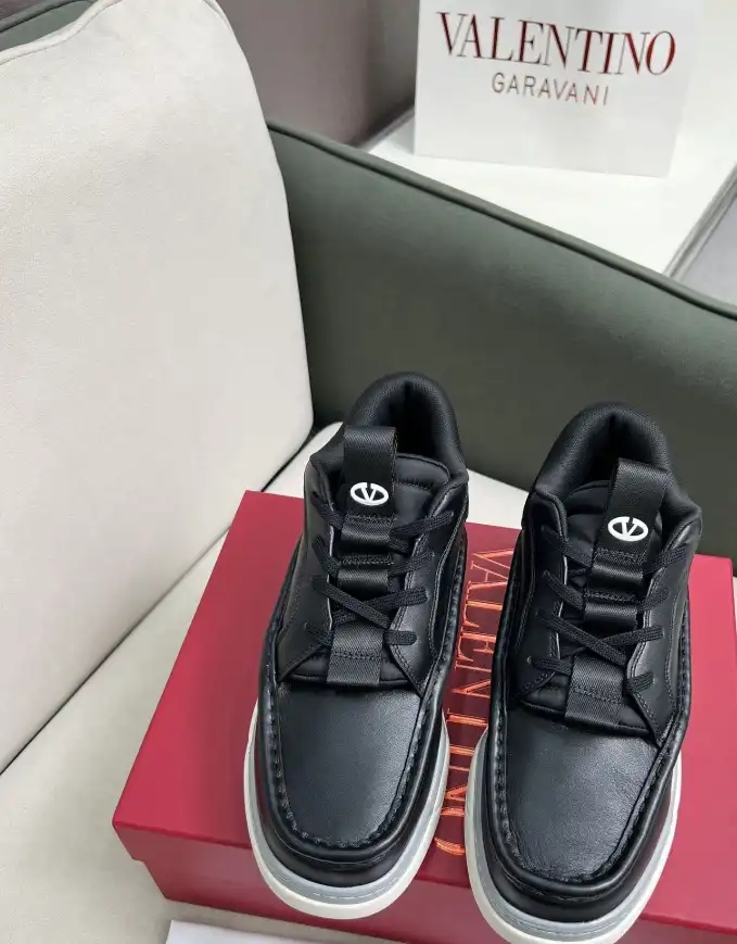 hype Valentino Sneakers