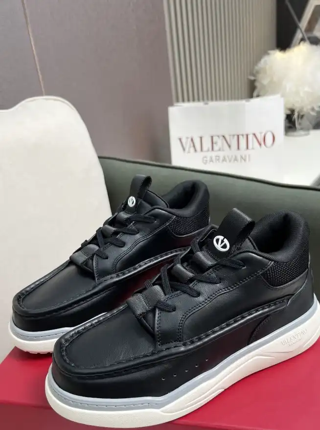 hype Valentino Sneakers