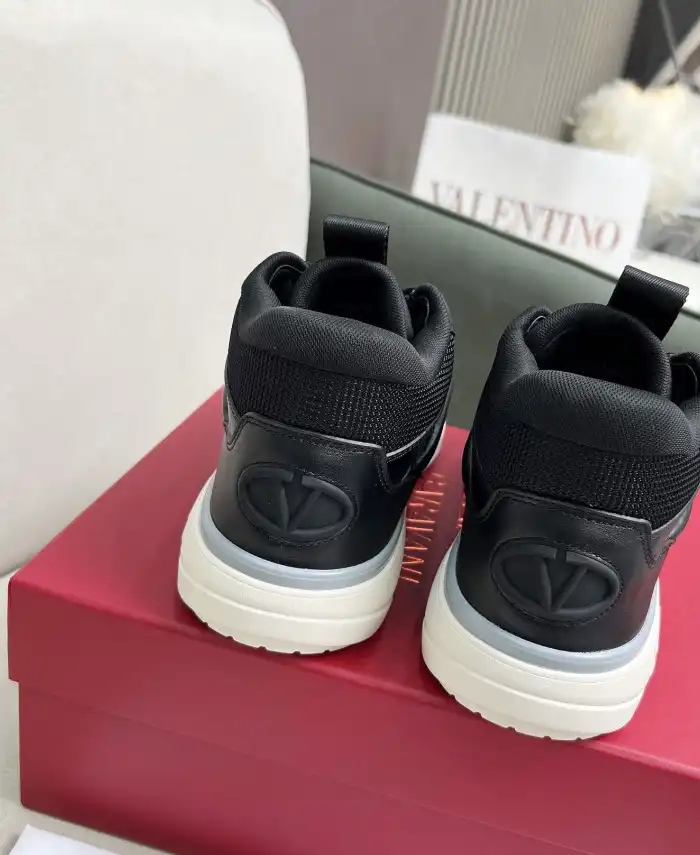 hype Valentino Sneakers