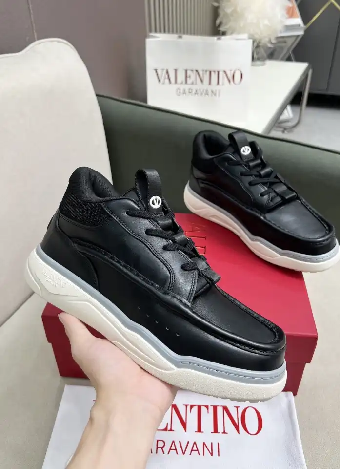 hype Valentino Sneakers