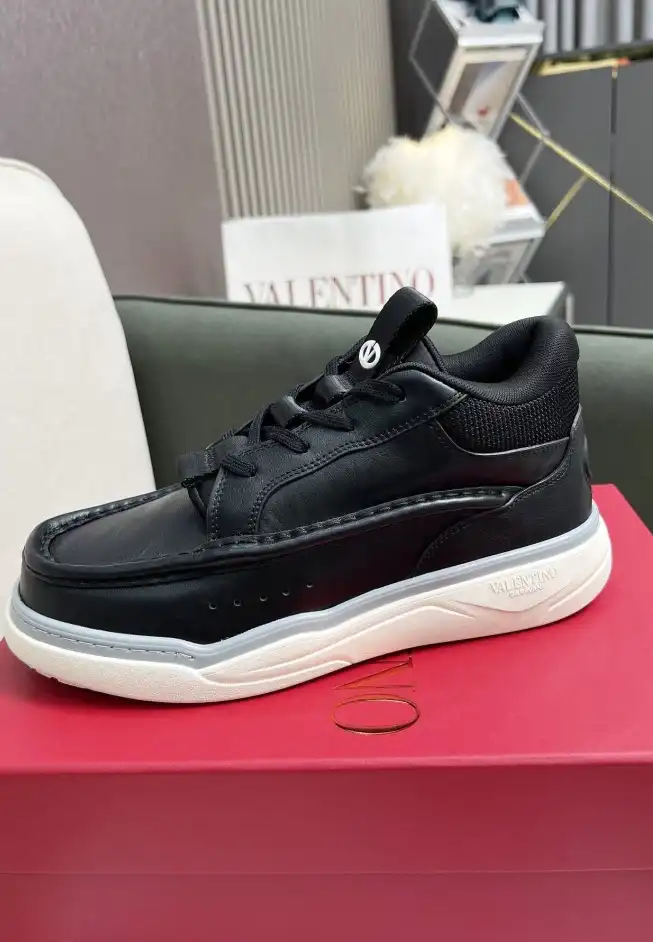 hype Valentino Sneakers