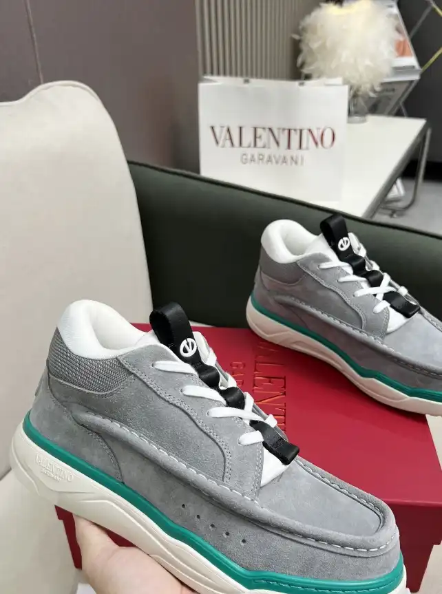 hype Valentino Sneakers