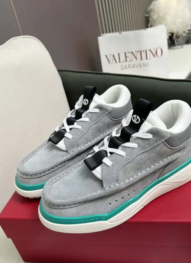 hype Valentino Sneakers