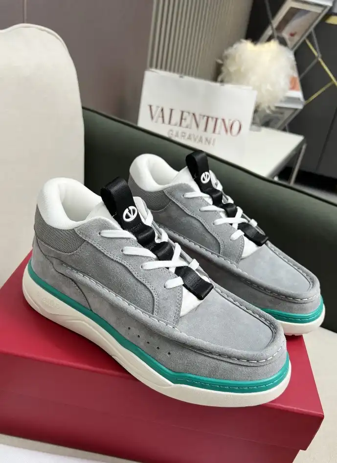 hype Valentino Sneakers