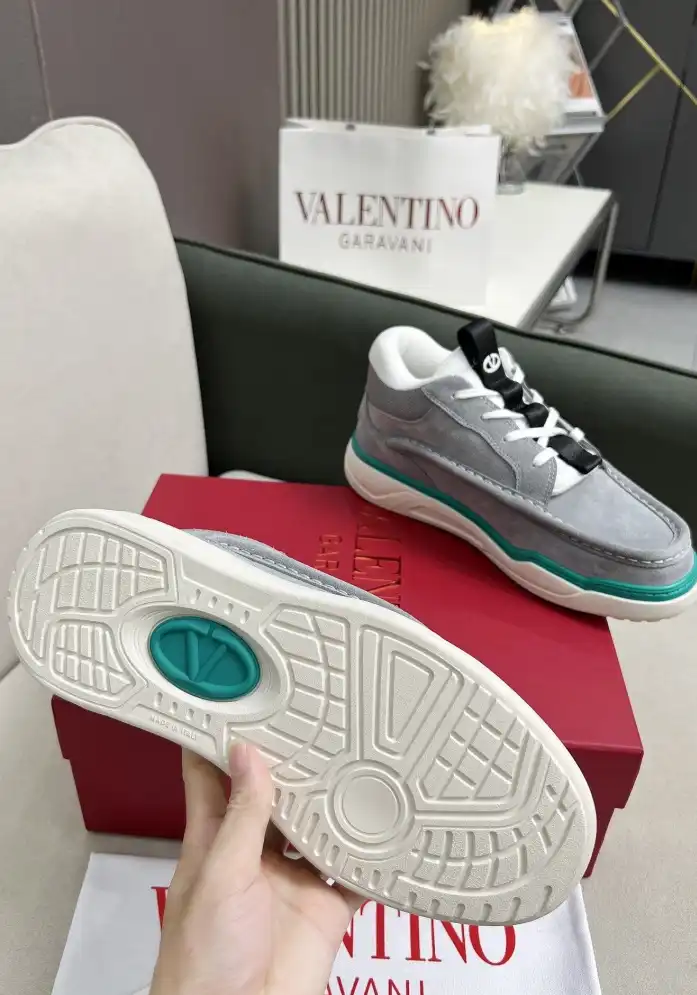 hype Valentino Sneakers