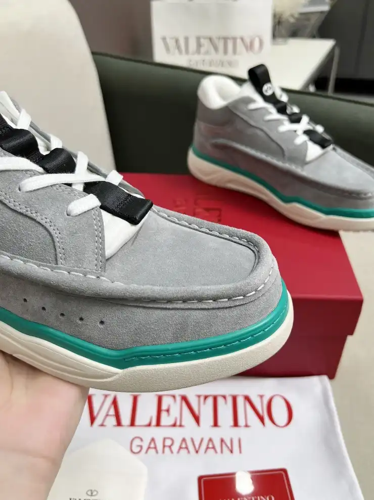 hype Valentino Sneakers