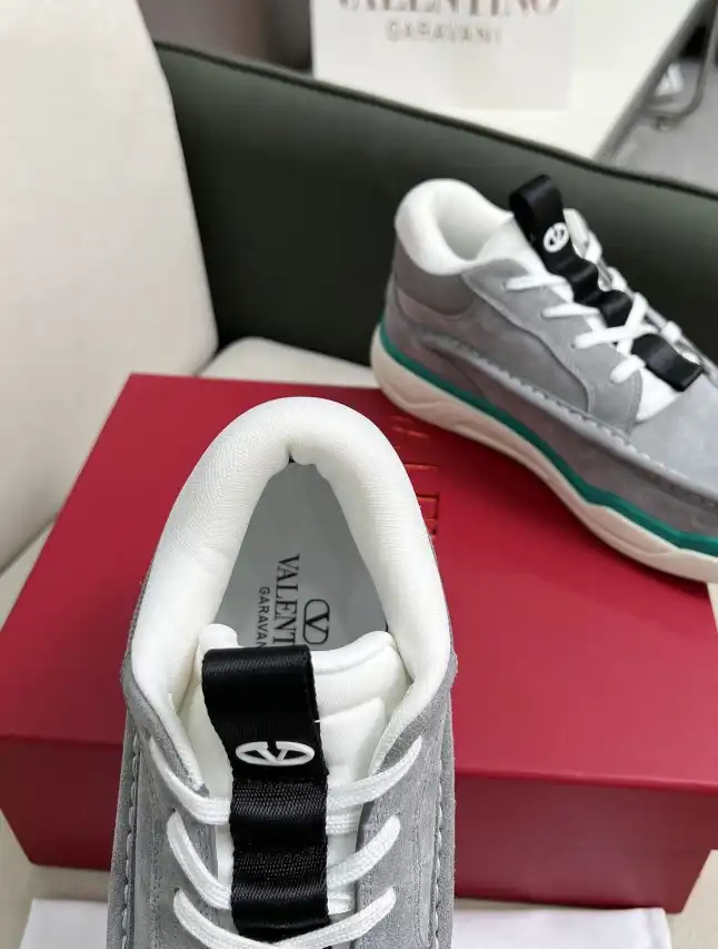 hype Valentino Sneakers