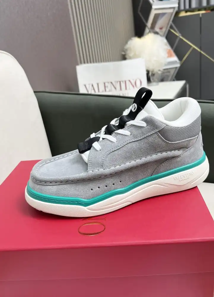 hype Valentino Sneakers