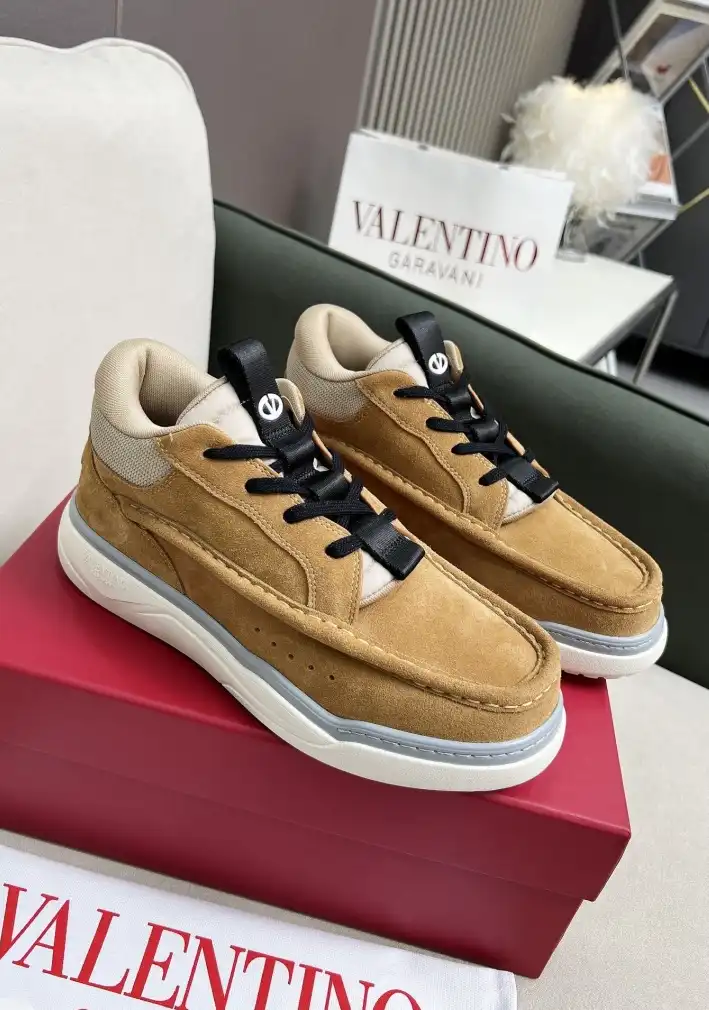 hype Valentino Sneakers