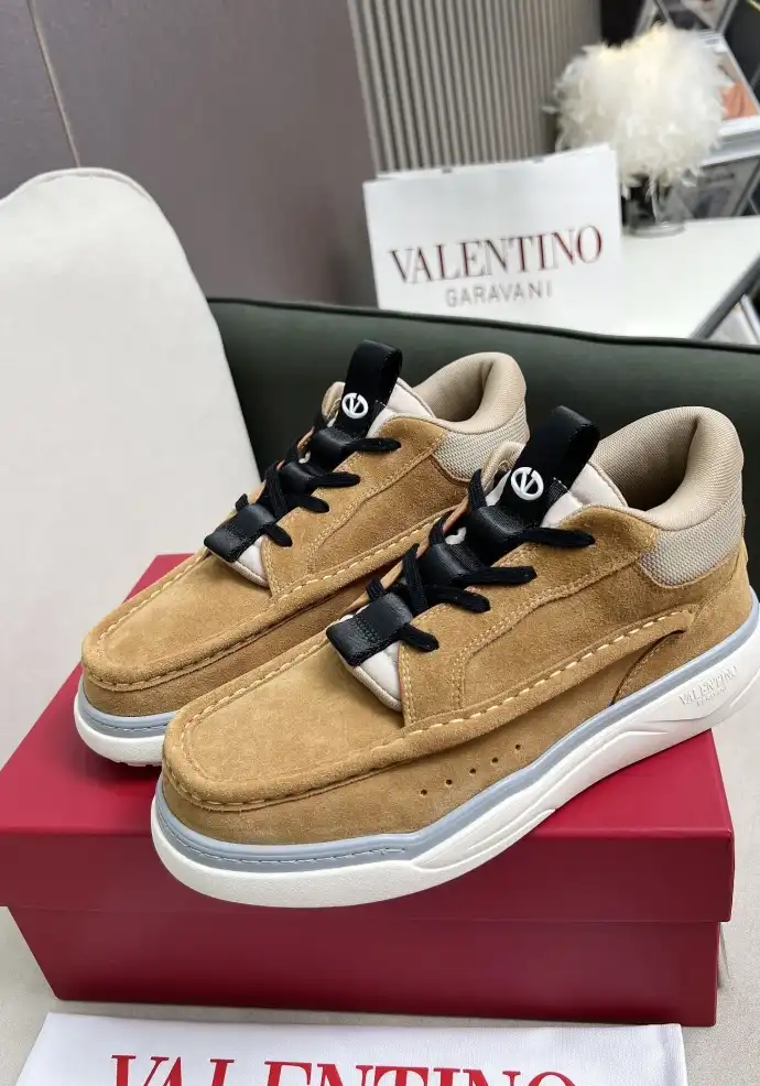 hype Valentino Sneakers