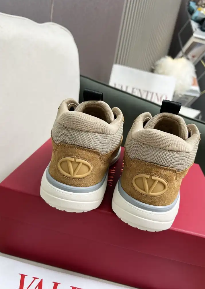 hype Valentino Sneakers