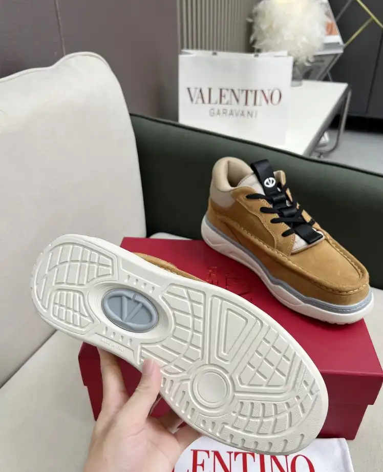 hype Valentino Sneakers