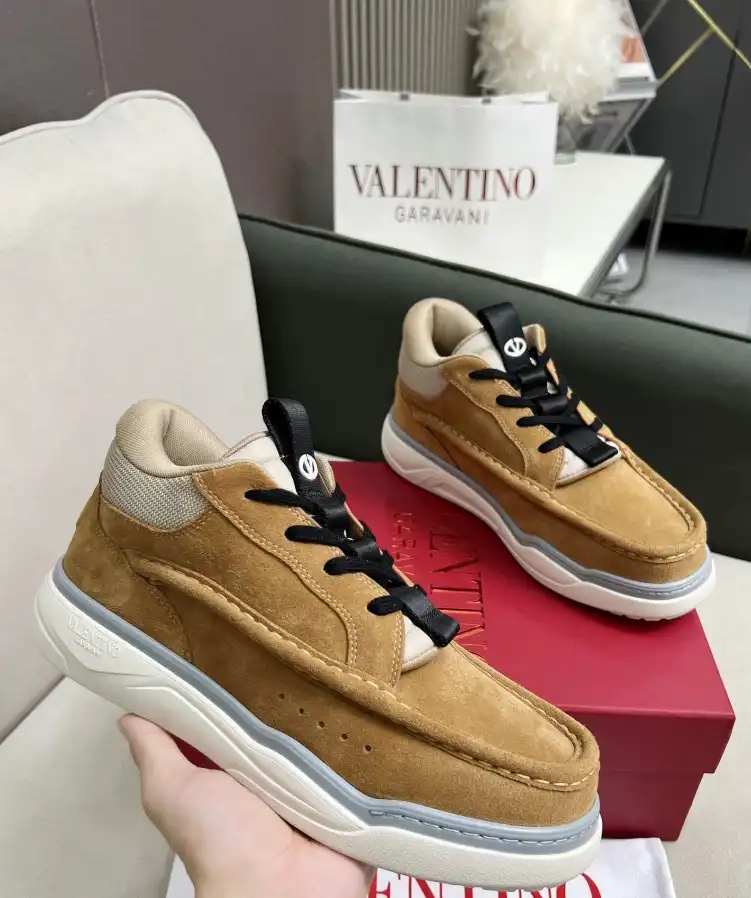 hype Valentino Sneakers