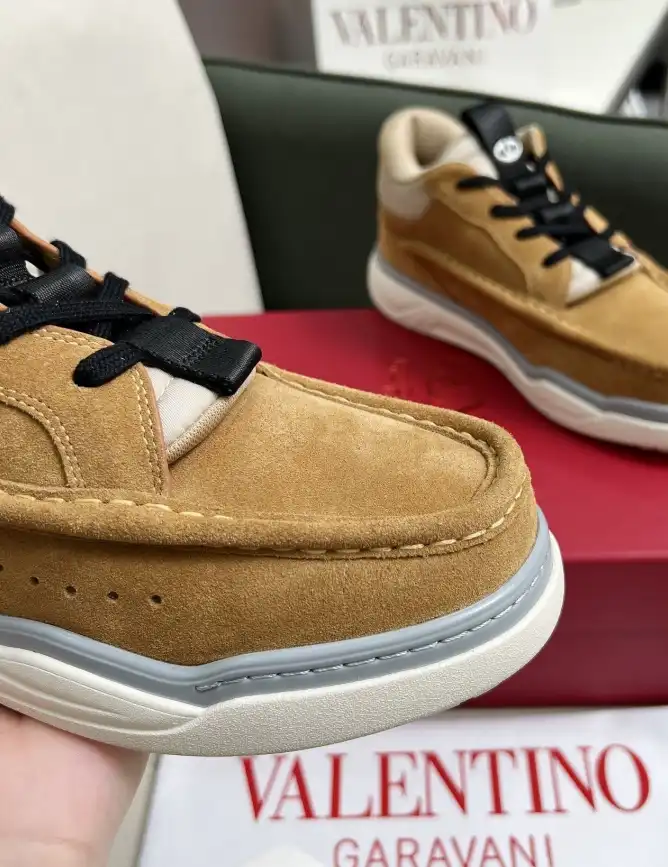 hype Valentino Sneakers