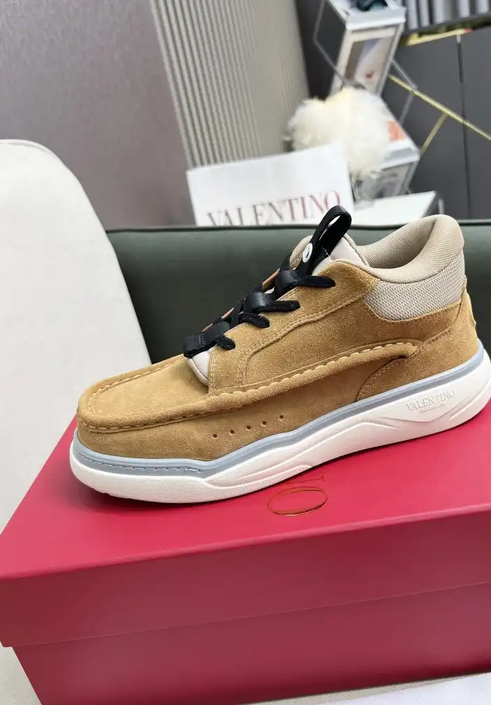 hype Valentino Sneakers