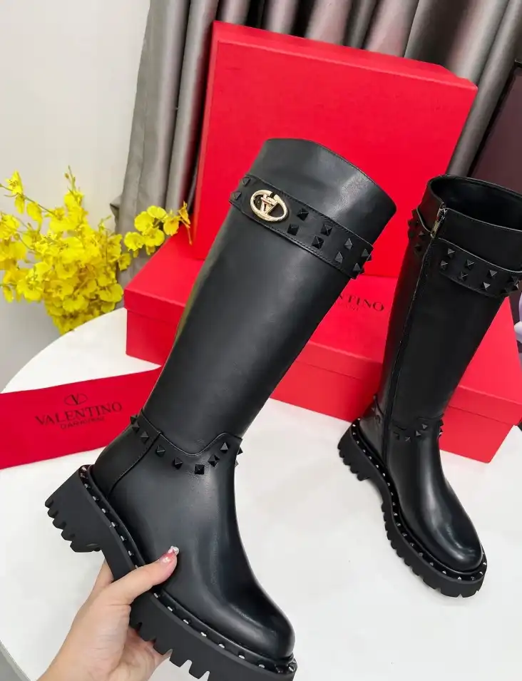 hype Valentino Boots