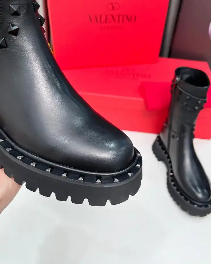 hype Valentino Boots