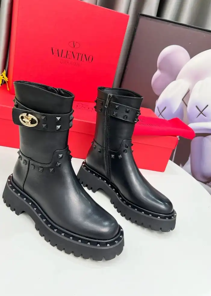 hype Valentino Boots