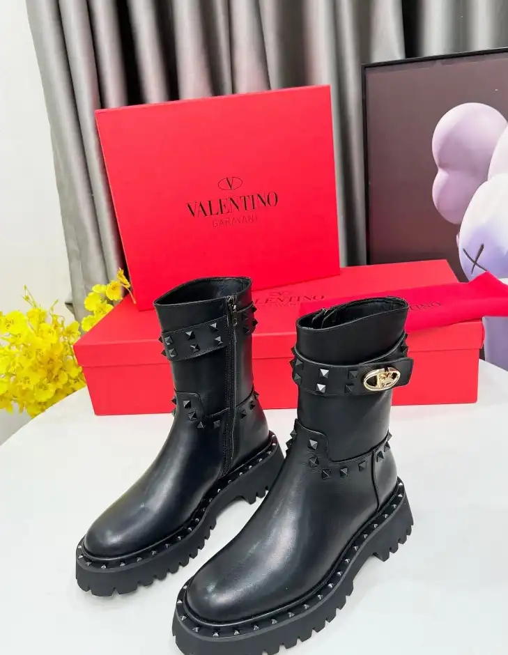 hype Valentino Boots