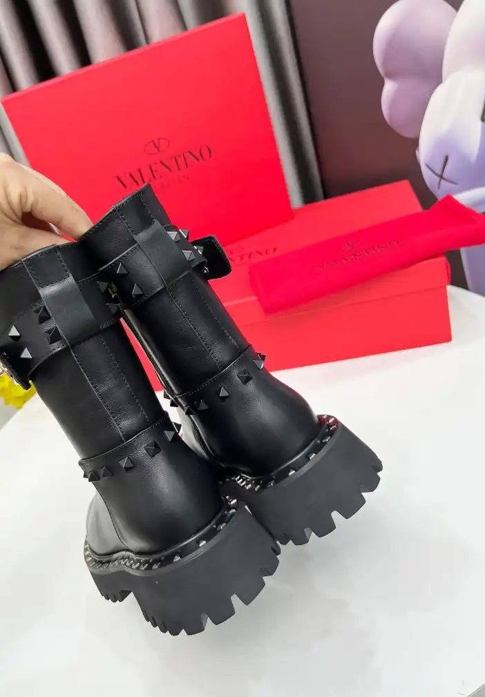 hype Valentino Boots