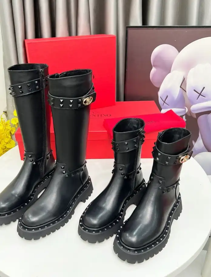 hype Valentino Boots