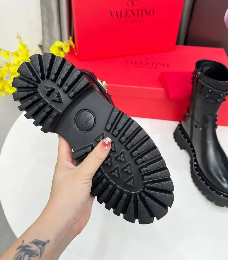 hype Valentino Boots