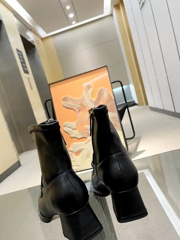 hype Gucci Boots