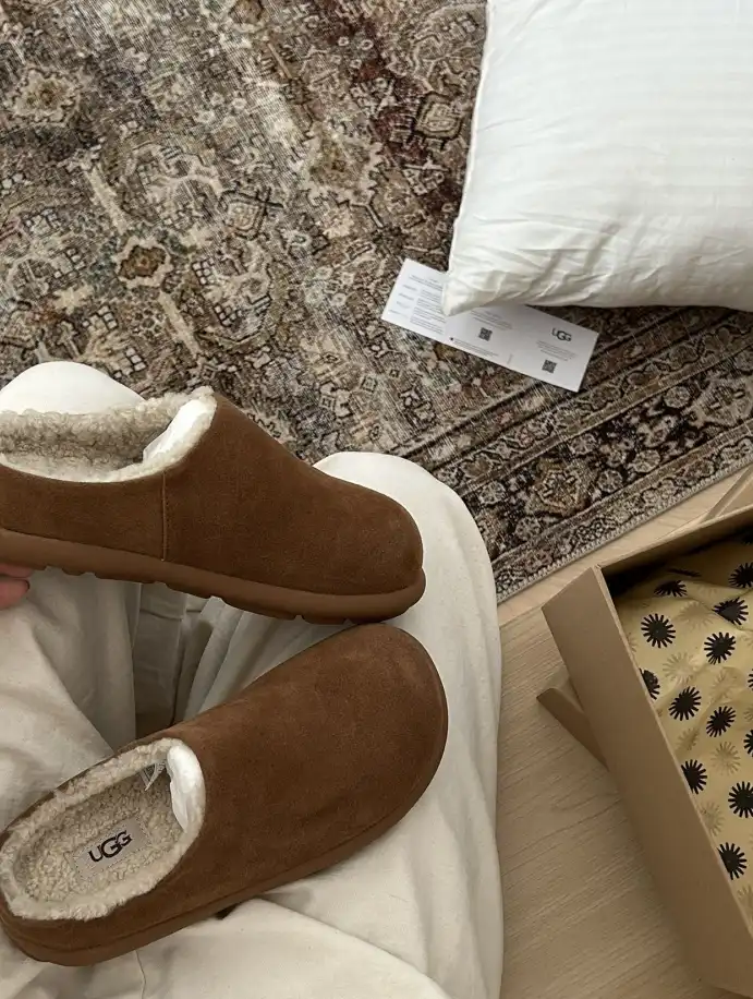 hype UGG Slippers