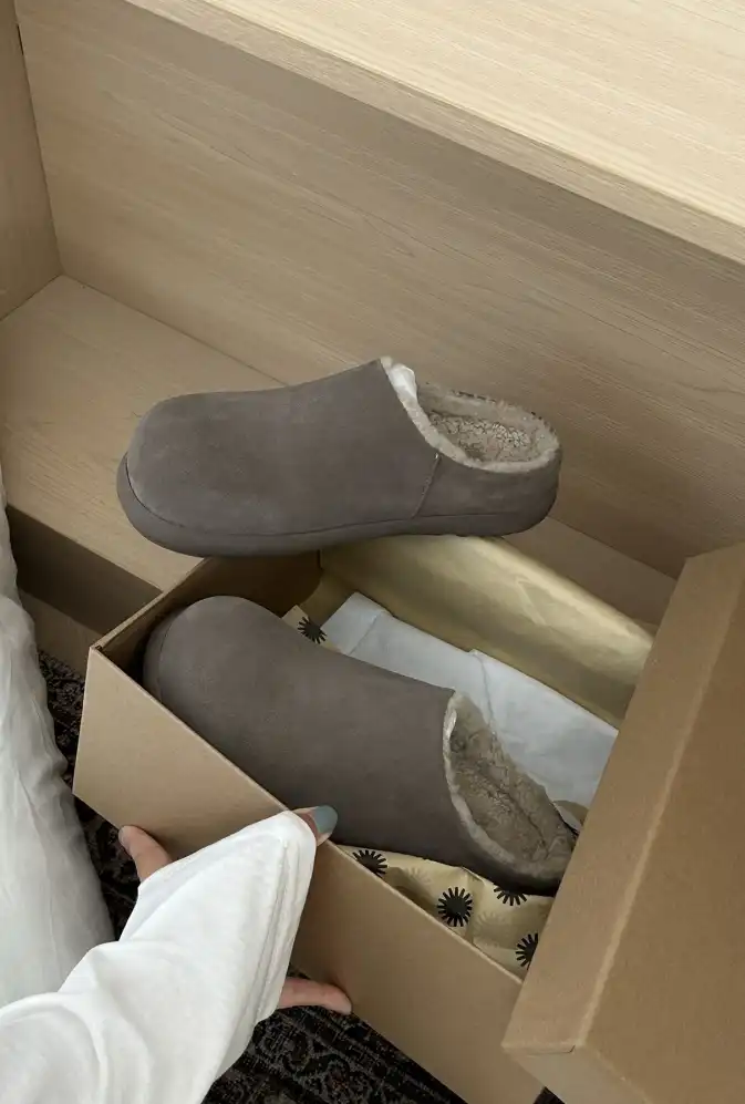 hype UGG Slippers