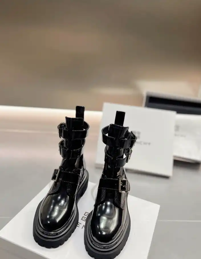 hype Givenchy Boots