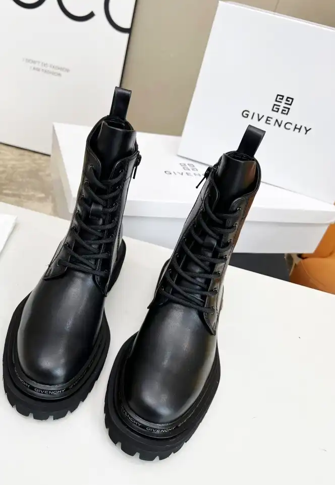 hype Givenchy Boots