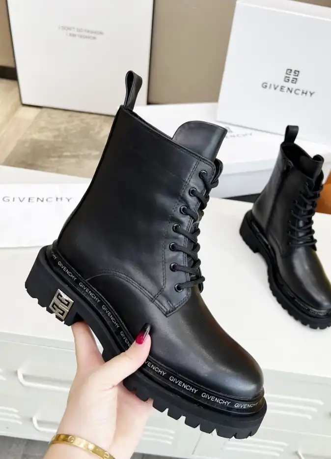 hype Givenchy Boots