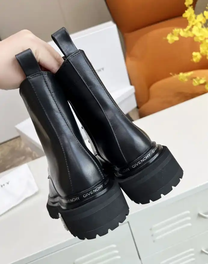 hype Givenchy Boots