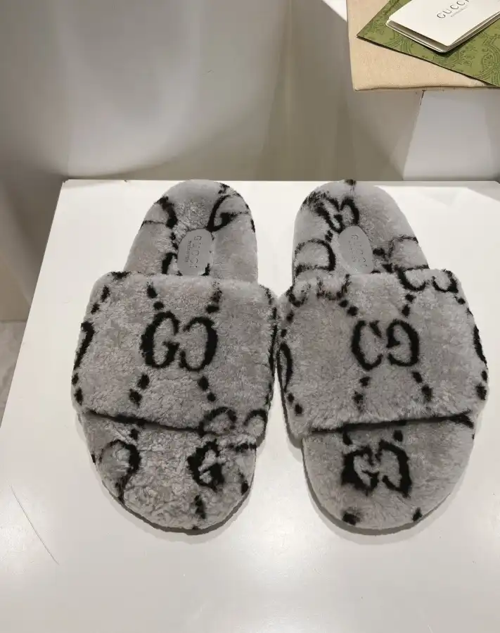 hype Gucci Slippers