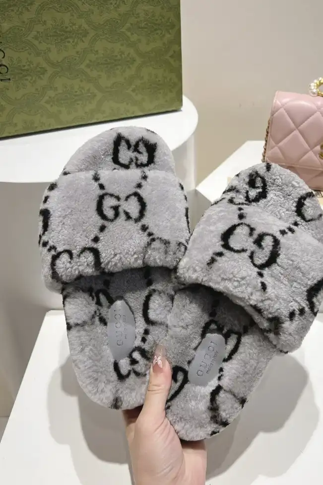 hype Gucci Slippers